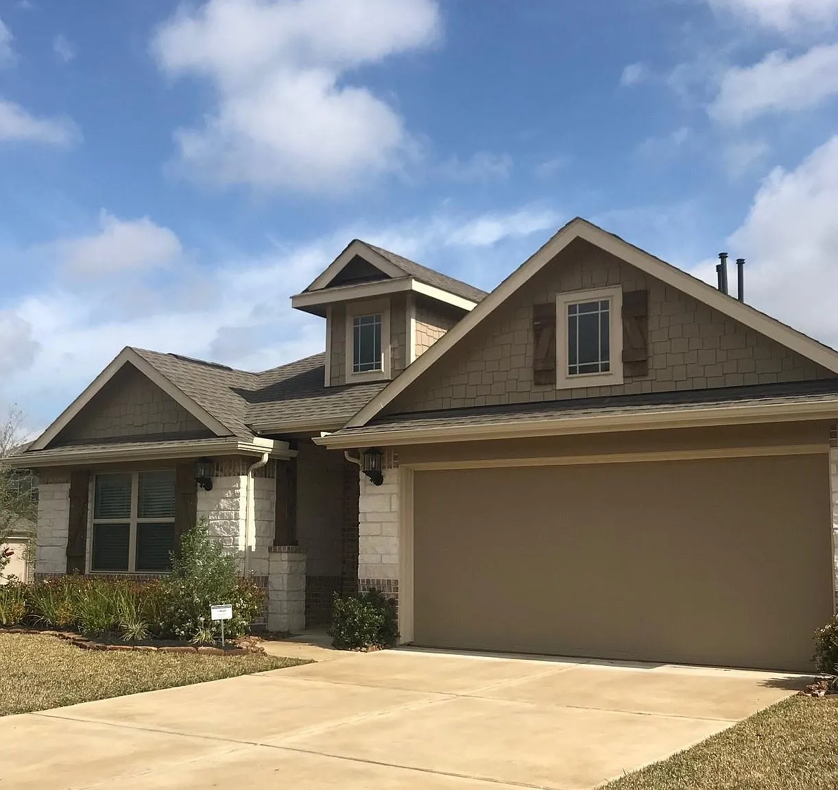 4 bed, 3.0 bath, 2414 sqft, $2,600 — Photo 2