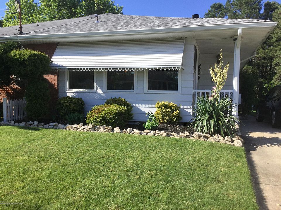 1st image of 24 Allaire Dr