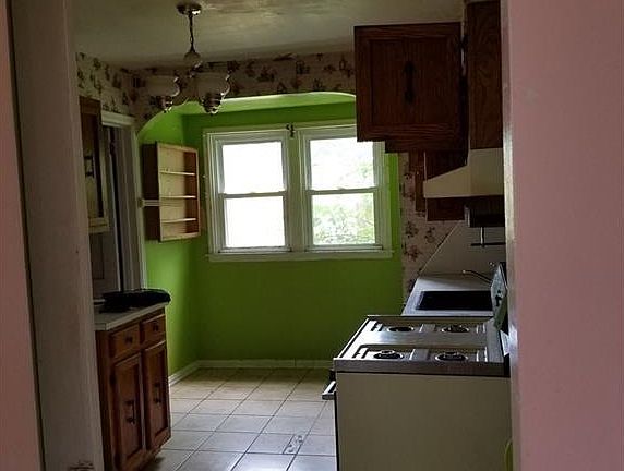 3rd image of 849 Marmion Ave