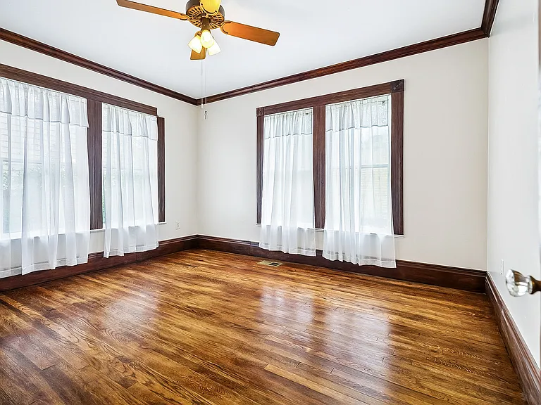 1909 Cedardale Ave — Photo 8