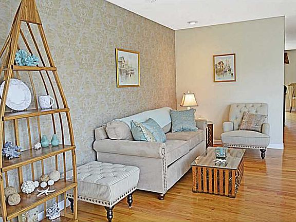 3rd image of 41 Fox Dr #9