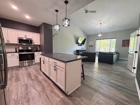 5th image of 423 Spring Crest Ln