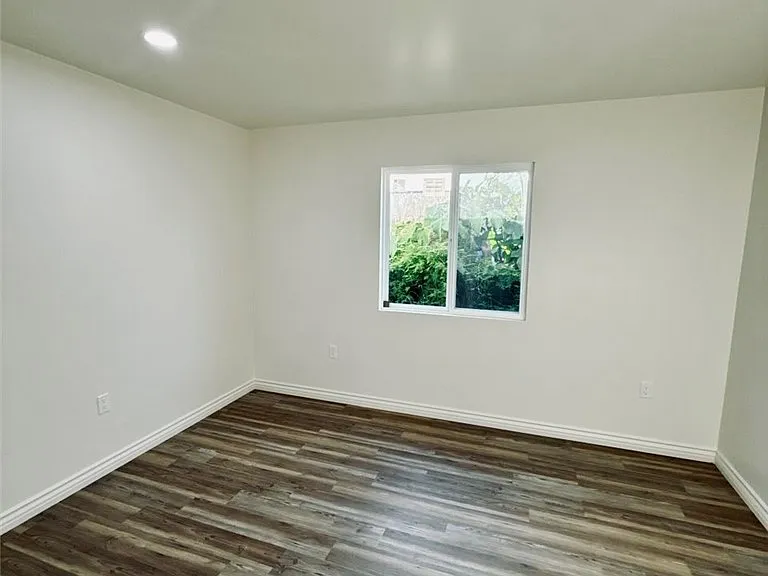 240 54th 1/2 Lks — Photo 4