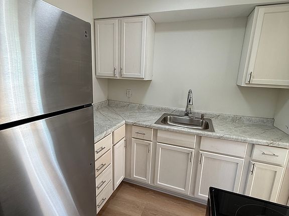 4th image of 7705 Woodcliffe Dr #C
