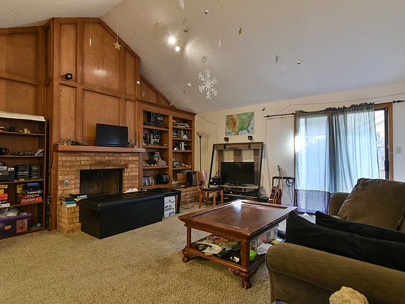 3rd image of 1709 Hillcrest Dr