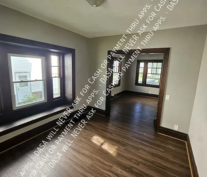 376 Magee Ave — Photo 2