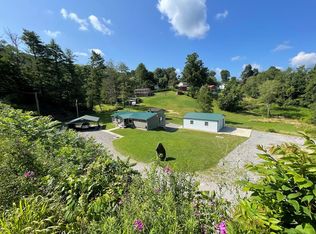 250 Midway Rd, Crab Orchard, WV 25827