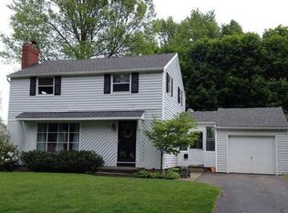 136 Cornwall Ln, Rochester, NY 14617