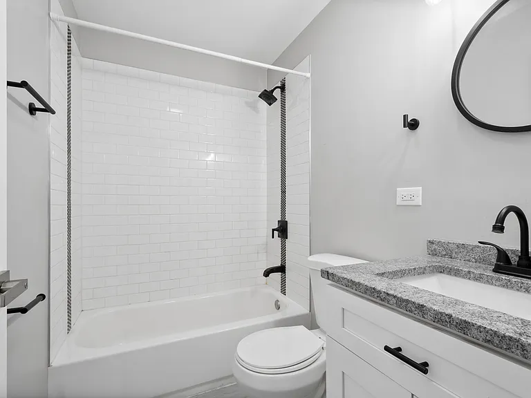 2945 W Peterson Ave #202 — Photo 10