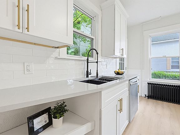 4th image of 6 Walker Ct