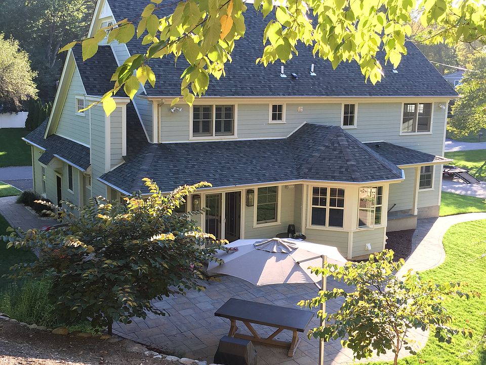 2nd image of 435 Lake Rd