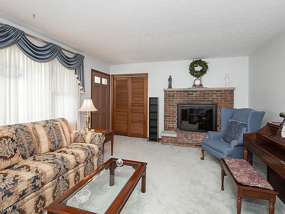 2nd image of 1028 Skyland Dr