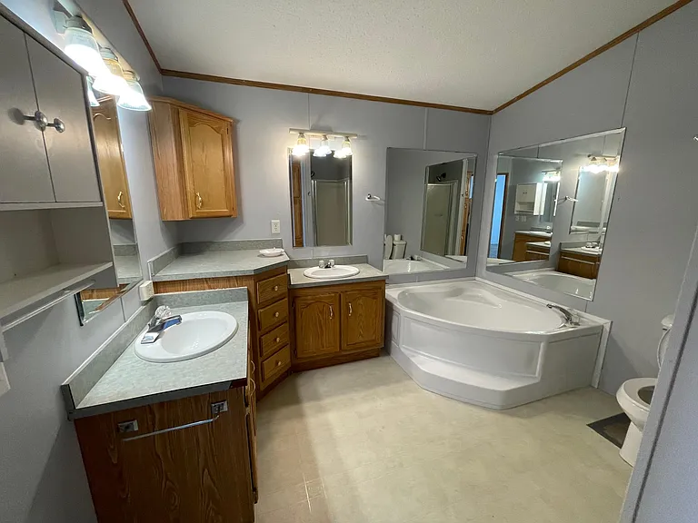 60 2nd St SW #16 — Photo 4
