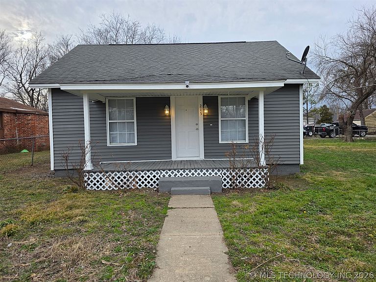 Listing photo 2