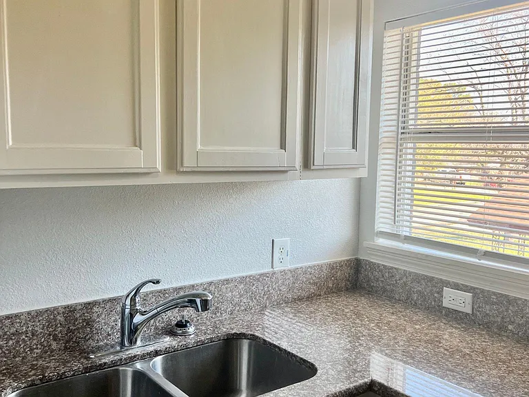 7626 Pecan Villas Dr #3 — Photo 9