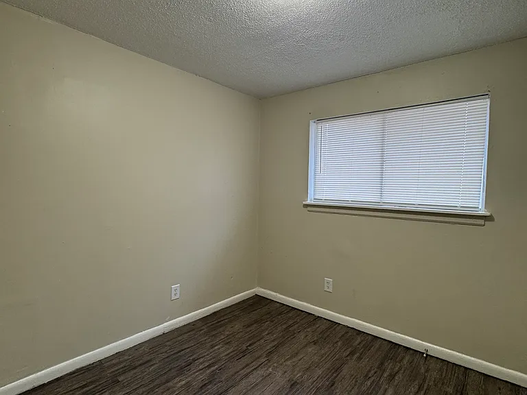 4725 Hoffman Rd #7 — Photo 8