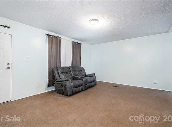 4th image of 1920 Rollins Dr