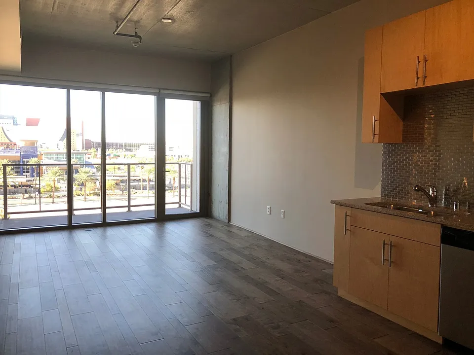 353 E Bonneville Ave #621
