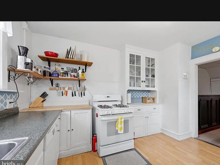 7819 Windrim Ave — Photo 2