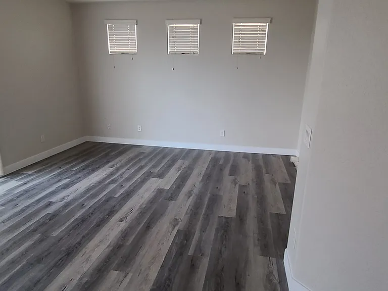 515 W Julie Dr — Photo 5