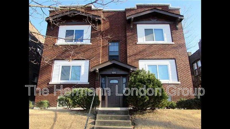 4242 Dewey Ave #2S