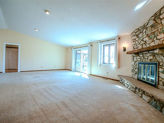 4th image of 1366 Scenicview Ct
