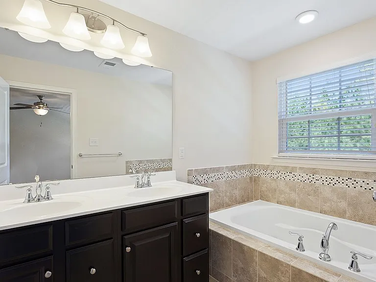8076 Creekside Village Dr — Photo 9
