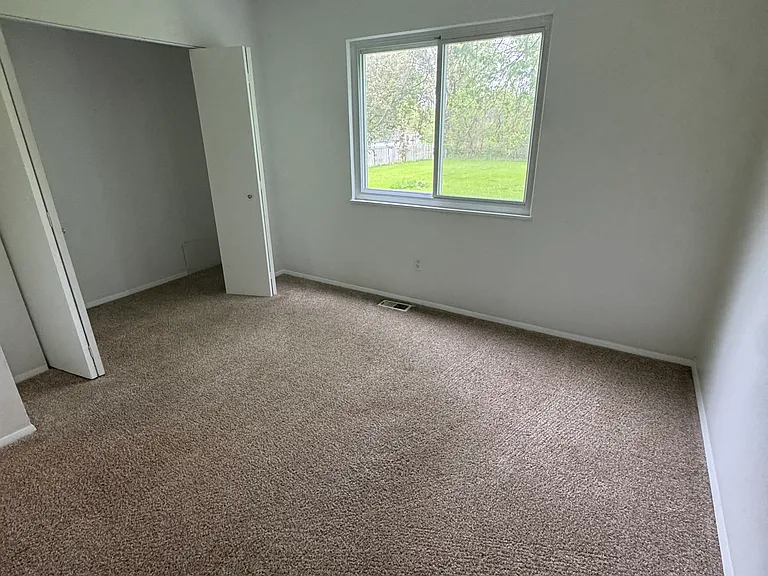 8895 Fairlane Dr — Photo 11