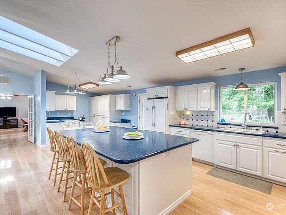 4th image of 30612 127th Avenue Avenue Ct E