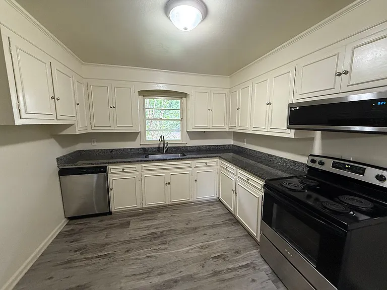 140 Forest Rd — Photo 6