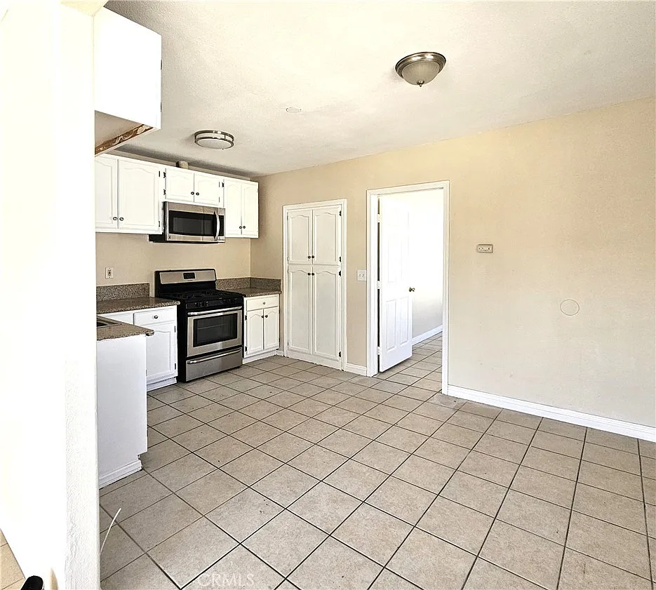 2 bed, 650 sqft, $2,200 — Photo 3