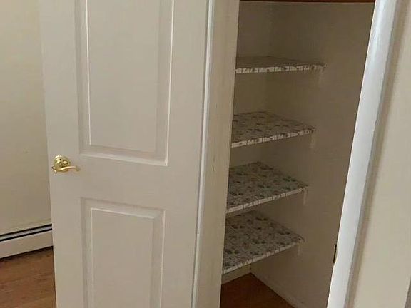 5th image of 390 Travis Ave Floor 1
