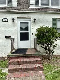 7709 Castleton Pl #1 — Photo 2