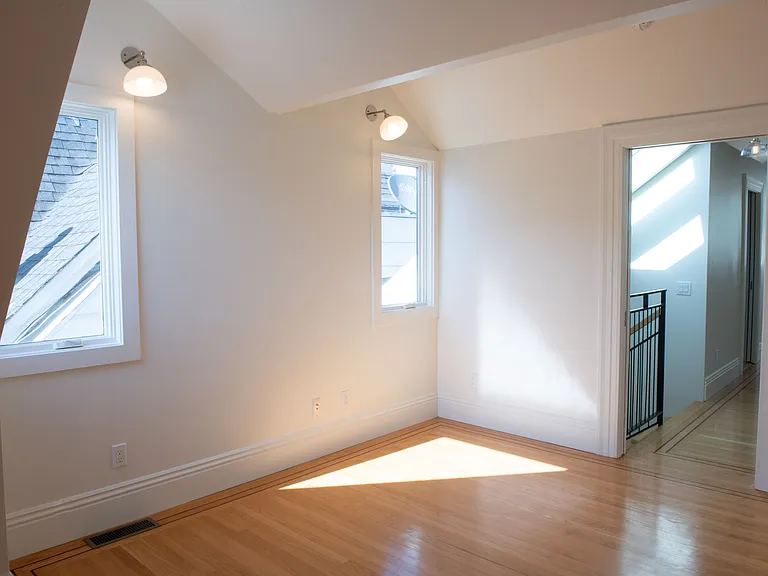 1045 Sanchez St — Photo 13