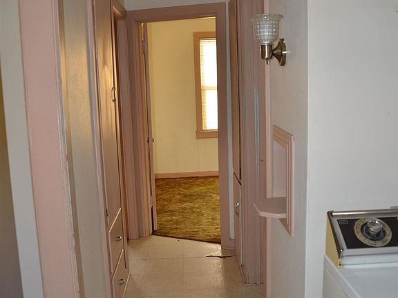 5th image of 1215 Ash St