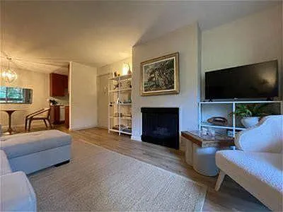 3203 Golden Oaks Ln — Photo 3