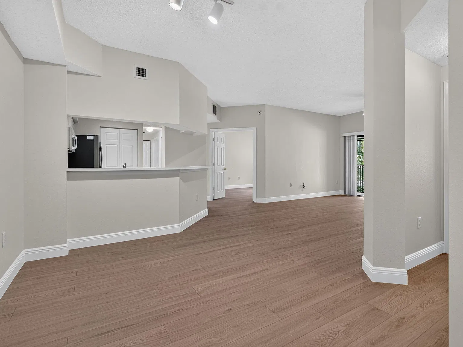 3020 Alcazar Pl — Photo 3