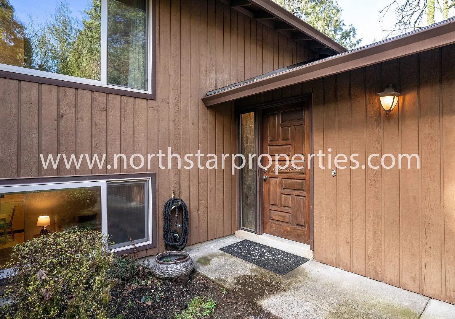 Ideal Location in Lake Grove — Photo 4