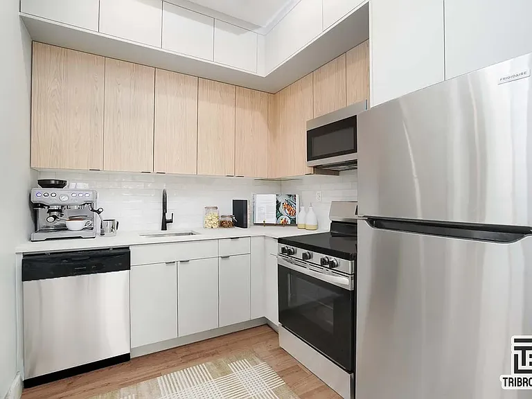 92 Manhattan Ave #3R — Photo 4
