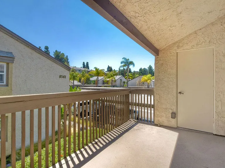 8545 Villa La Jolla Dr #H — Photo 22