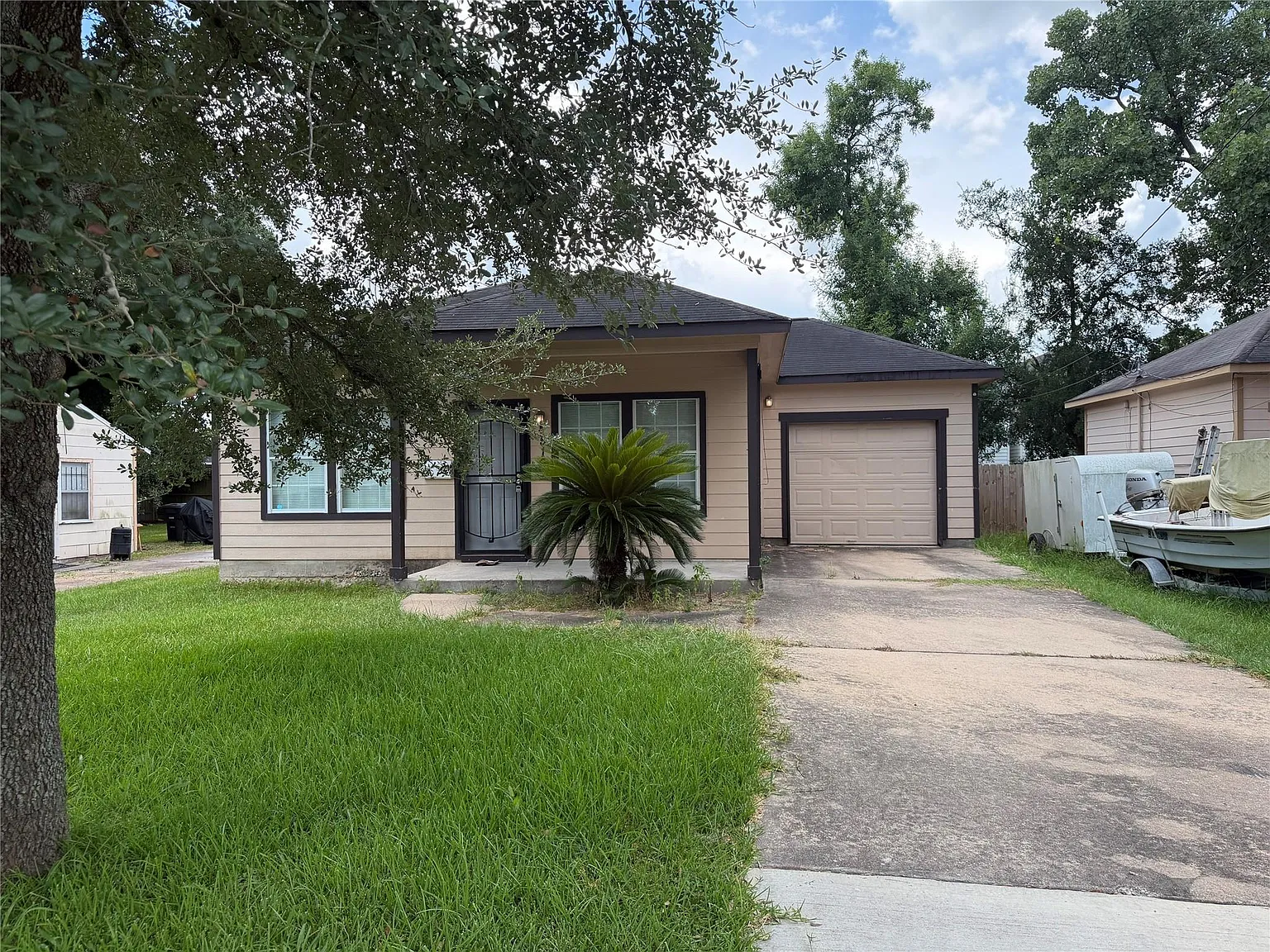 3 bed, 2.0 bath, 1075 sqft, $2,000 — Photo 1