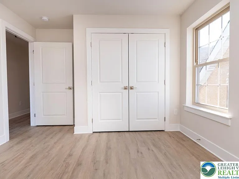 1275 E 4th St #202 — Photo 14