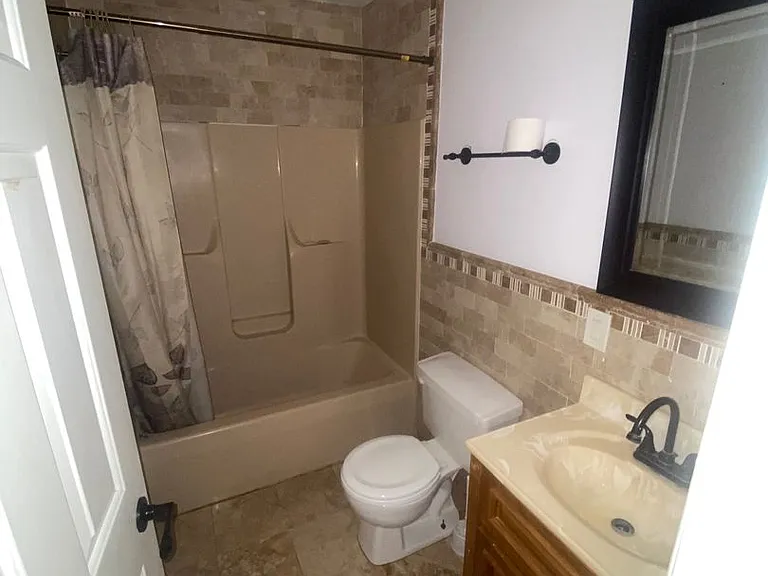 377 E Madison Ave — Photo 13