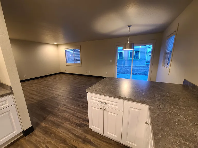 1227 Edwards Ln — Photo 8