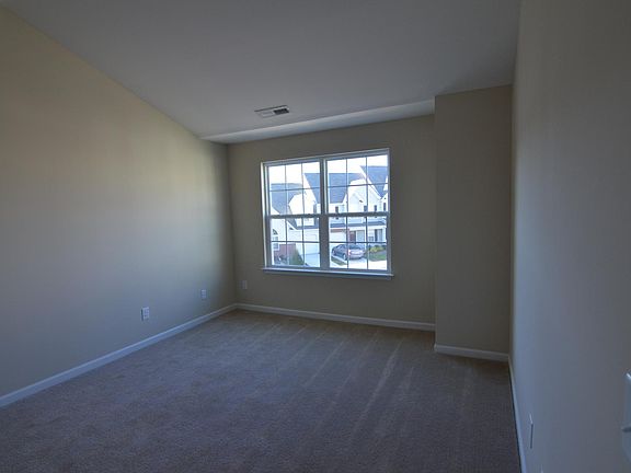 5th image of 219 Blue Robin Way
