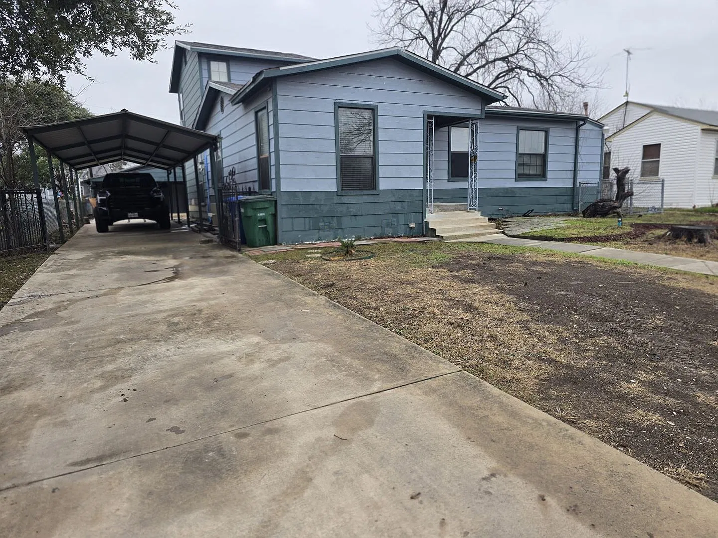 2710 W Craig — Photo 2