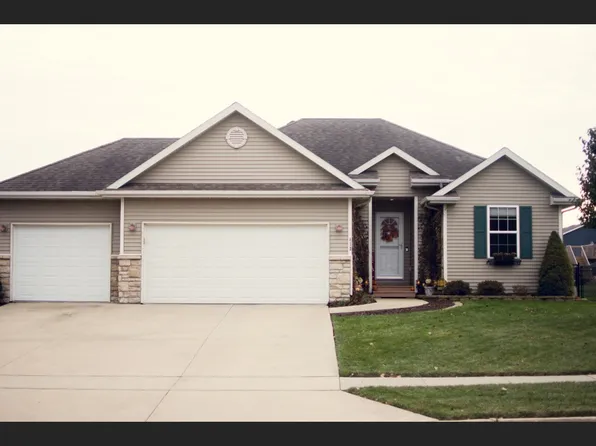 413 4th St NW, Bondurant, IA 50035