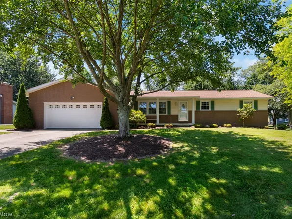 1134 Desert St NE, Uniontown, OH 44685