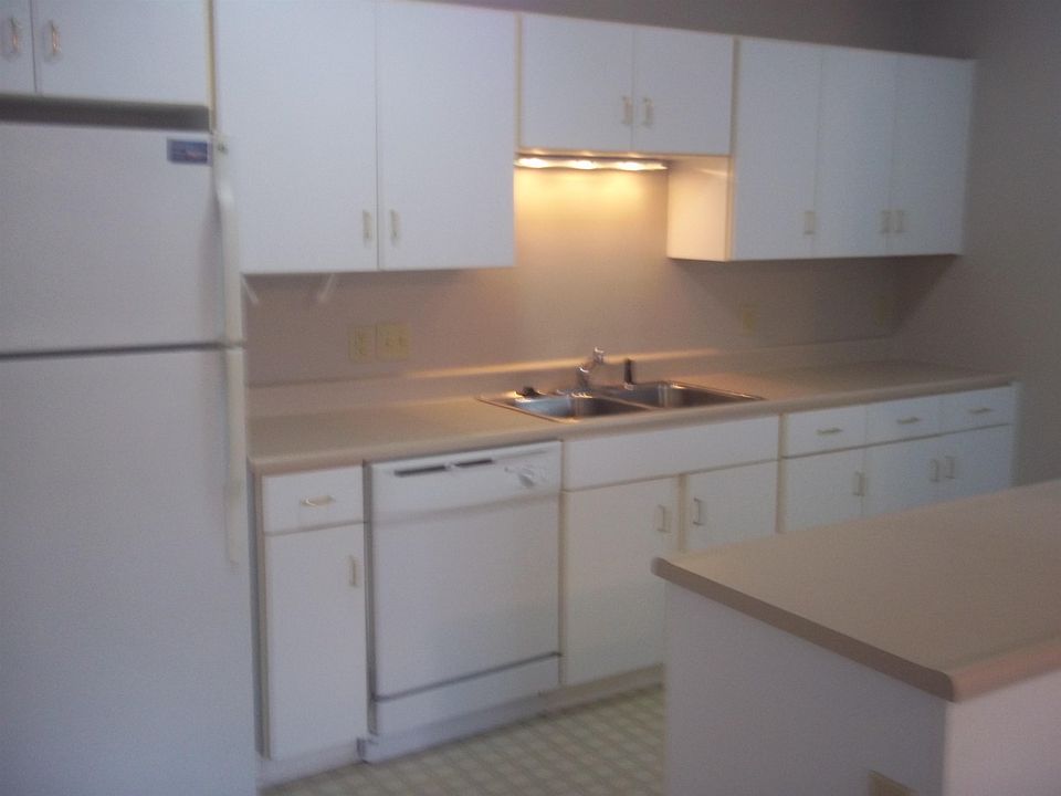 1st image of 1129 Robin Hood Ct #304