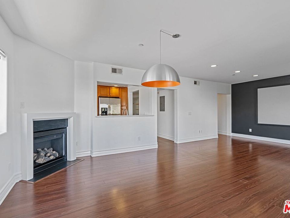 1st image of 936 N Hudson Ave #201